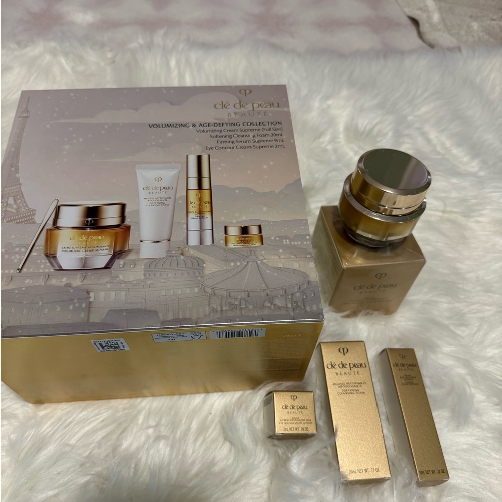 Clé de peau beauty - Volumizing & Age Defying Collection travel set.